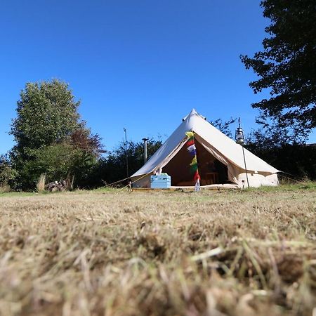 Mulberry Meadow Bell Tent โฮลท์ ภายนอก รูปภาพ
